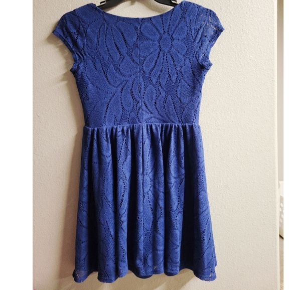 NWOT! LC Lauren Conrad Lace Overlay Dress - Picture 5 of 9